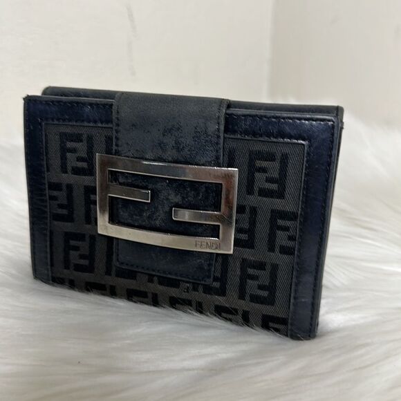 COPY - 💯Authentic Fendi Short Wallet 🍀 - Picture 4 of 15